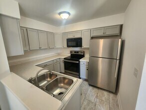 4900 Spring Lake Dr in Charlotte, NC - Building Photo - Building Photo