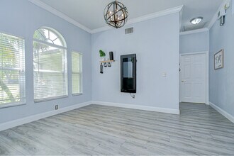 9813 Woodbay Dr in Tampa, FL - Building Photo - Building Photo