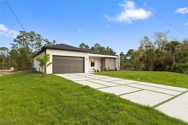 567 Flamingo Ave S in Lehigh Acres, FL - Building Photo - Building Photo