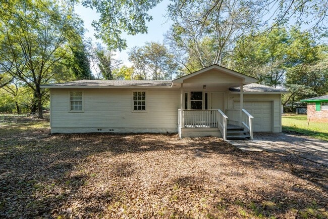 property at 1565 Miles St