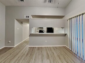 10320 Nantucket Village Ct in Dallas, TX - Building Photo - Building Photo