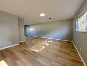 5200 Mapleridge Dr in Columbus, OH - Foto de edificio - Building Photo