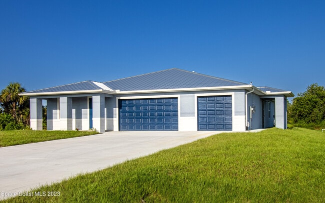 2106 Madden Ave in Palm Bay, FL - Building Photo - Building Photo