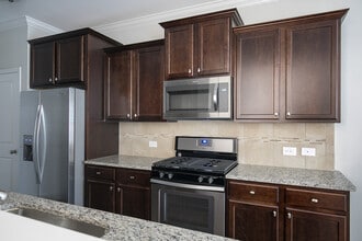 215 Hamlet Pl in Morrisville, NC - Building Photo - Building Photo