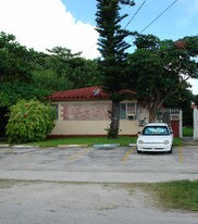 641-651 NE 86th Street in Miami, FL - Building Photo