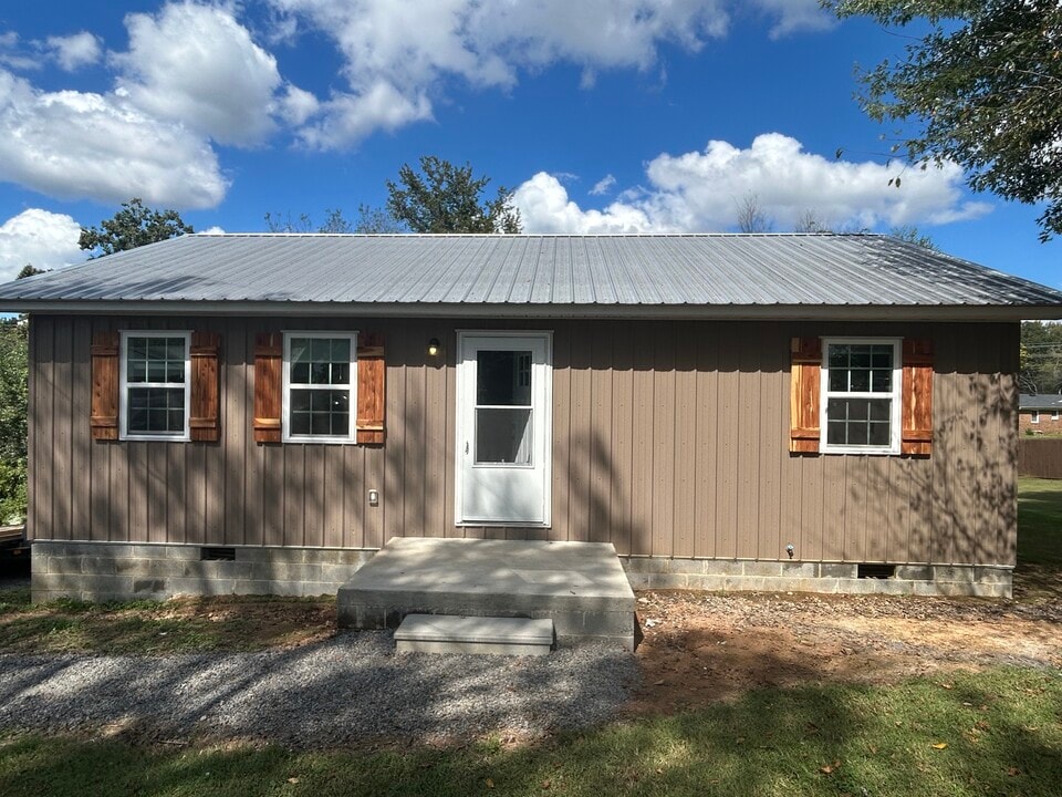 19643 Cotton Spring St in Elkmont, AL - Building Photo