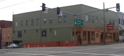 2011 Sherman Ave in North Bend, OR - Foto de edificio - Building Photo