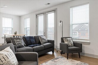 2039 Woodburn Ave in Cincinnati, OH - Building Photo - Building Photo