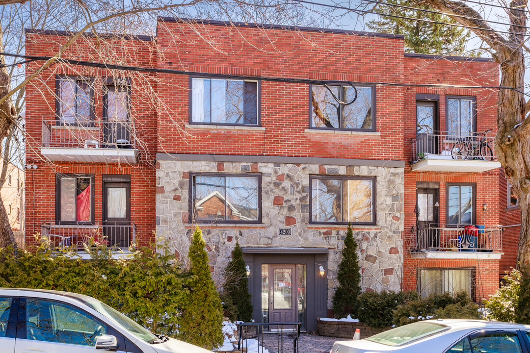 4200 Édouard-Montpetit Boul in Montréal, QC - Building Photo