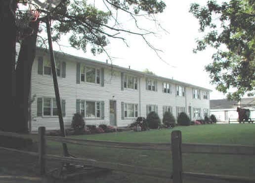 1 Maynard St in Westport, MA - Foto de edificio