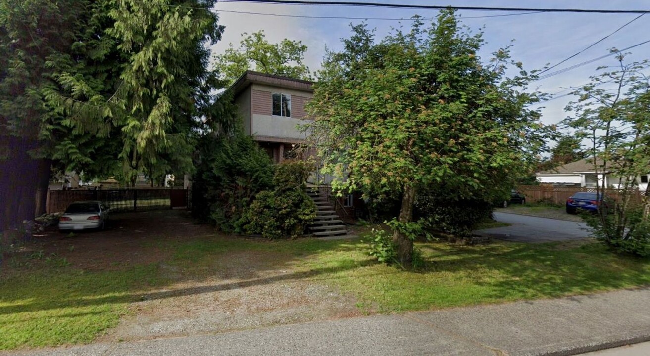 2252 Pitt River Rd in Port Coquitlam, BC - Building Photo