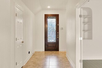 11125 Bastogne Loop in Austin, TX - Foto de edificio - Building Photo