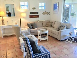 100 L'Ambiance Cir in Naples, FL - Building Photo - Building Photo
