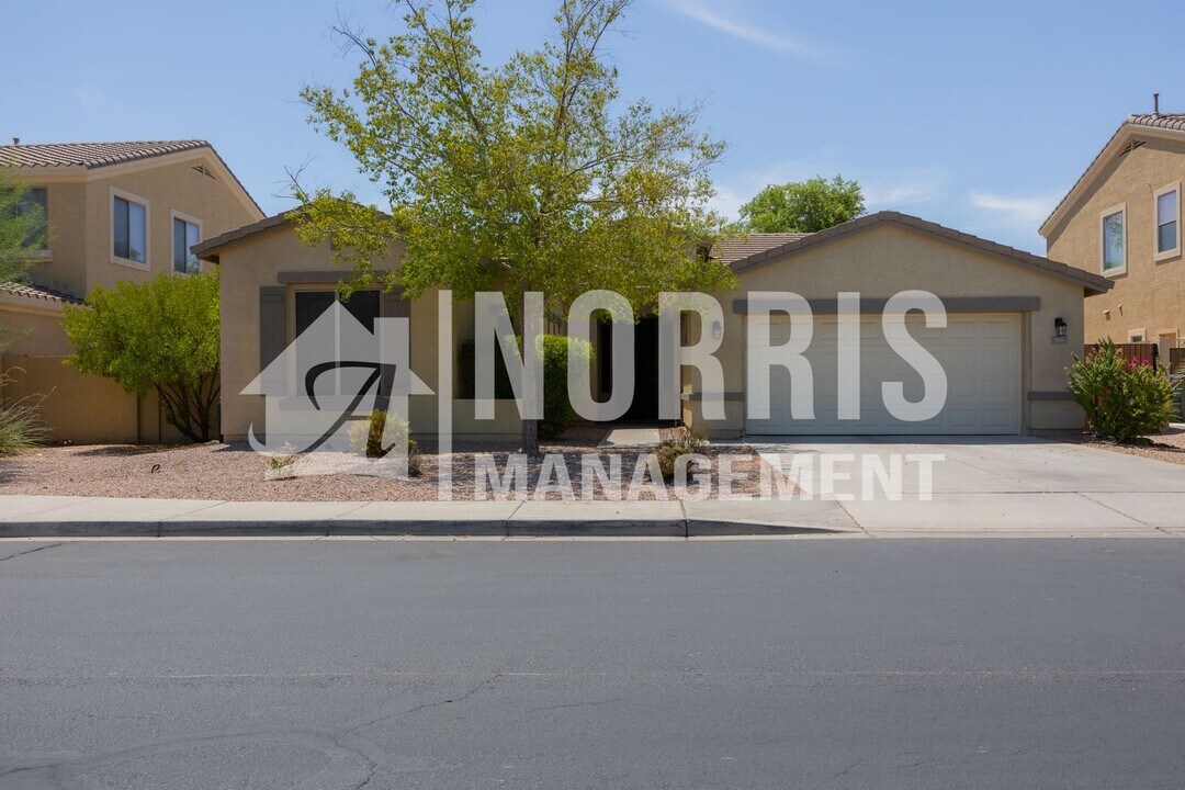 115 W Blue Lagoon Dr in Casa Grande, AZ - Building Photo