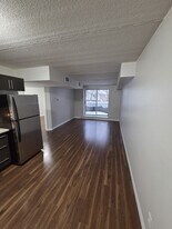 251 Erb St. W in Waterloo, ON - Building Photo