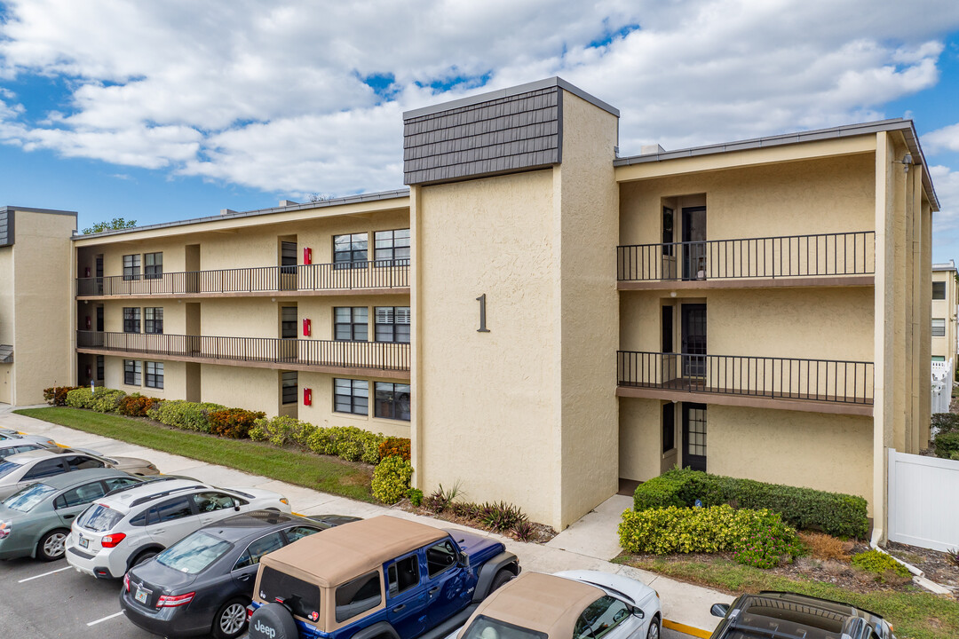 Lakeview of Largo in Largo, FL - Building Photo