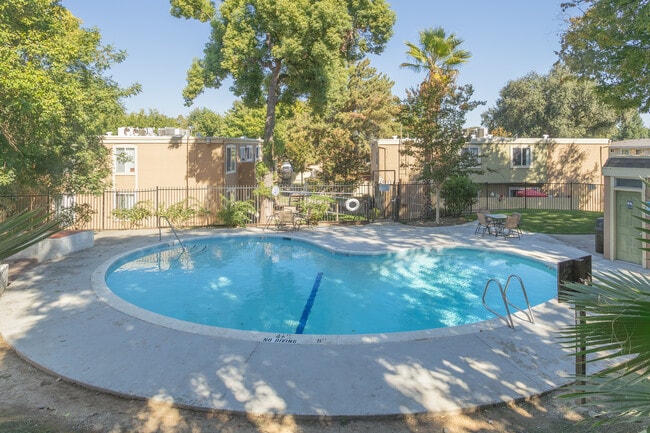 La Loma Terrace in Rancho Cordova, CA - Foto de edificio - Building Photo