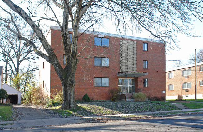 51 Prescott St in West Hartford, CT - Foto de edificio - Building Photo