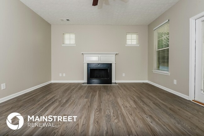 4683 Highpoint Ln in Atlanta, GA - Foto de edificio - Building Photo