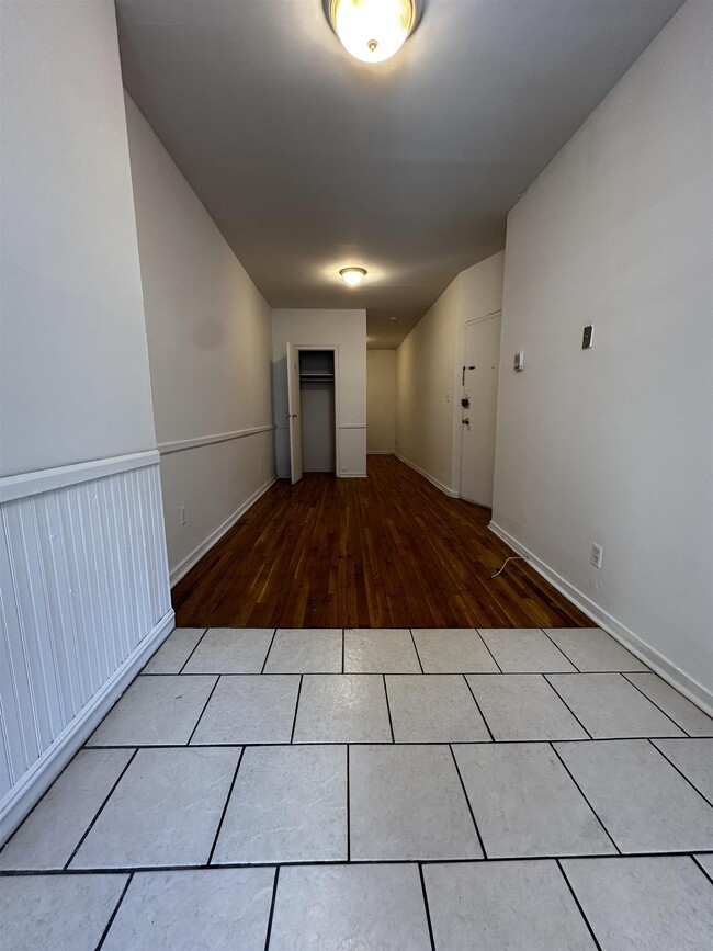 118 Adams St in Hoboken, NJ - Building Photo - Building Photo