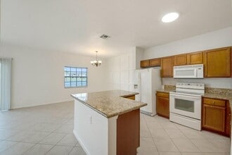 4102 Emerald Vista in Lake Worth Beach, FL - Building Photo - Building Photo