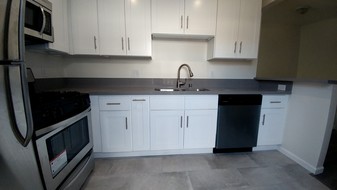 1270 W 39th St Apartamentos