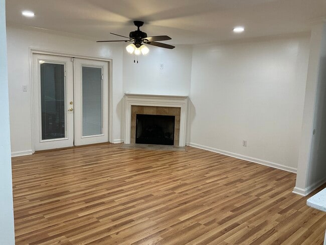 1010 Woodland Vlg, Unit 1010