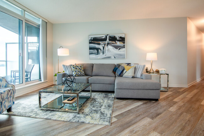 218 Queens Quay W in Toronto, ON - Building Photo - Building Photo