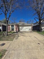 137 Cliff Height Cir in Dallas, TX - Building Photo