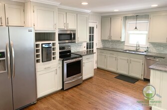 128 W Circle Ave in Greenville, SC - Building Photo - Building Photo