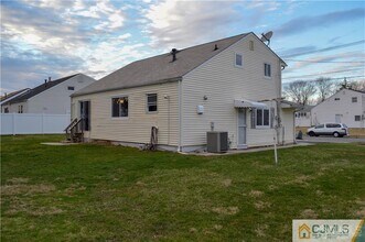 33 Tennyson St in Carteret, NJ - Building Photo - Building Photo
