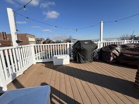 587 E 4th St, Unit 3 in Boston, MA - Building Photo