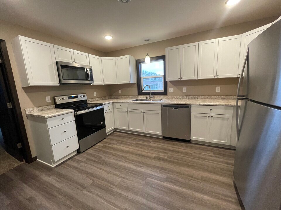 416 N Broad St, Unit upper in Mankato, MN - Foto de edificio
