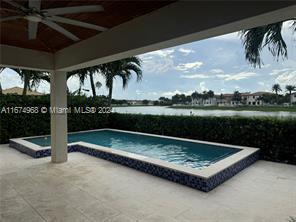 8818 W 33rd Ave in Hialeah, FL - Building Photo