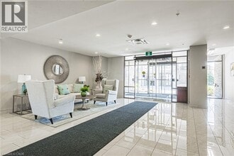 35 Southshore Cres in Stoney Creek, ON - Building Photo - Building Photo