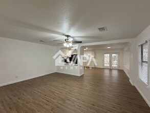 7533 Foss Meadows in San Antonio, TX - Foto de edificio - Building Photo