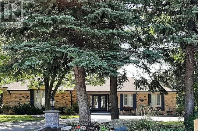 property at 184 Dundas St E