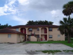 225 Bryan Ave in Titusville, FL - Foto de edificio - Building Photo