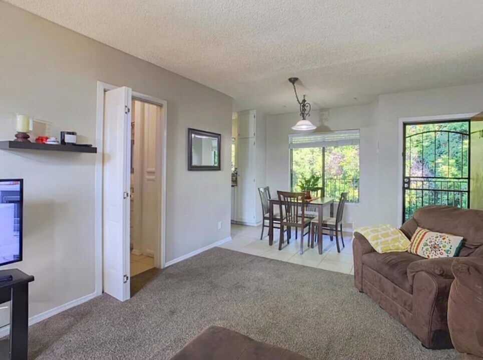 6725 Mission Gorge Rd, Unit 303B in San Diego, CA - Foto de edificio