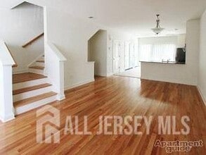 129 Gawron Ct in Sayreville, NJ - Building Photo - Building Photo