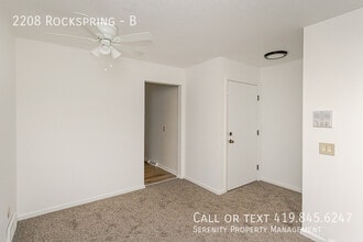 2208 Rockspring Rd in Toledo, OH - Building Photo - Building Photo
