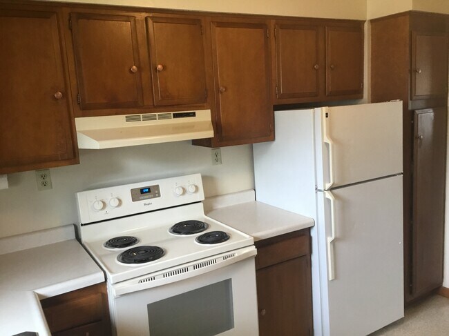 200 B Ave, Unit 200 B Ave. Hiawatha IA in Hiawatha, IA - Building Photo - Building Photo