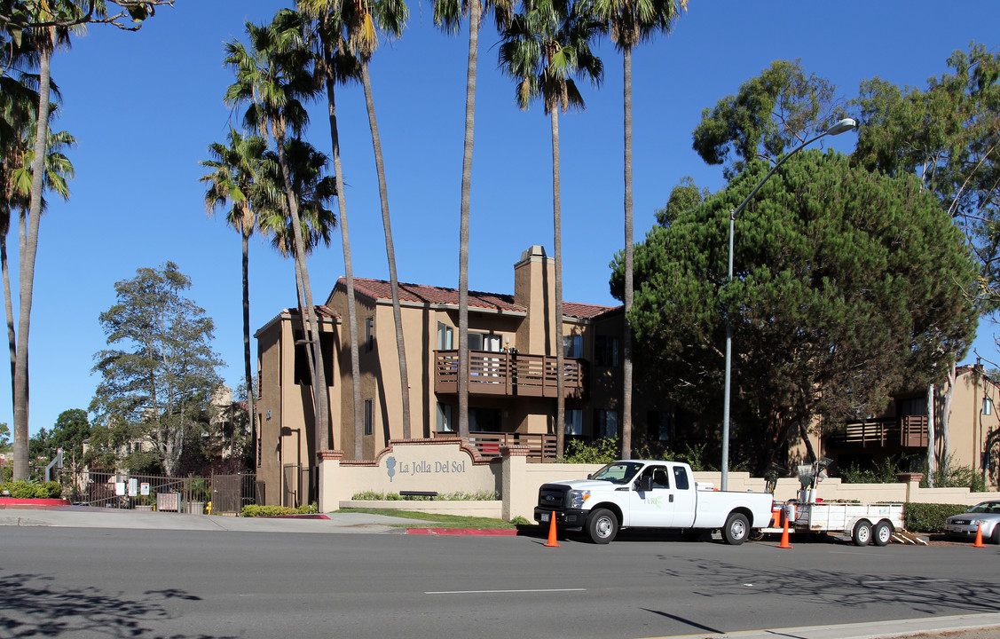 La Jolla del Sol Apartments in San Diego, CA - Building Photo