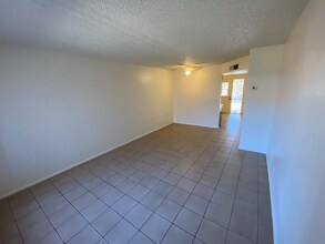 415 N 64th Pl, Unit 106 in Mesa, AZ - Foto de edificio - Building Photo