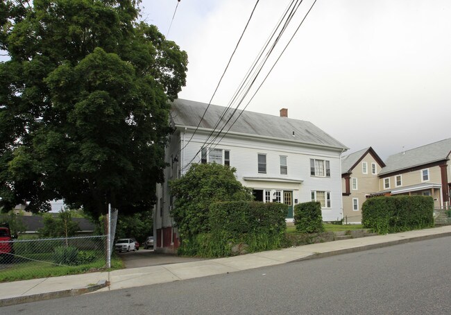 35 Jefferson St in Milford, MA - Foto de edificio - Building Photo