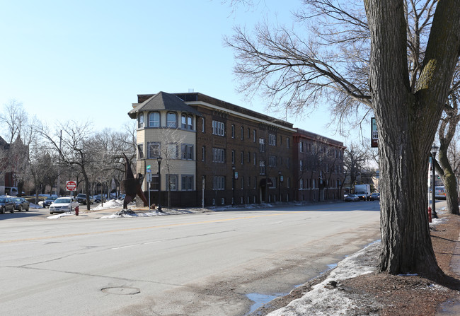 2107 Hennepin in Minneapolis, MN - Foto de edificio - Building Photo