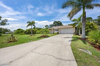 4013 NE 10th Pl in Cape Coral, FL - Building Photo - Building Photo