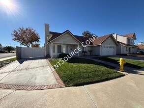 1940 Simsburry St in Palmdale, CA - Building Photo - Building Photo