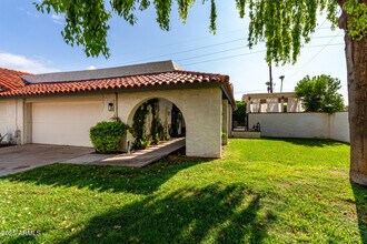 5724 N Scottsdale Rd in Paradise Valley, AZ - Building Photo - Building Photo
