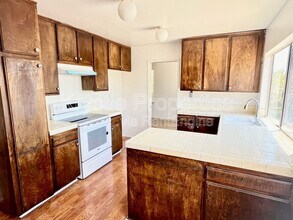 105 Gregory Ln in Vallejo, CA - Foto de edificio - Building Photo